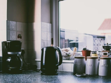 Menyeduh Teh Lebih Mudah dengan Kettle Elektrik dan Infuser Modern