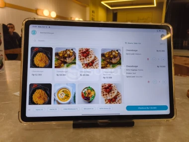 Soeat, platform teknologi kuliner adaptif yang dirancang untuk menjadi mitra strategis dalam membentuk masa depan bisnis kuliner. Soeat bukan sekadar penyedia teknologi, tetapi juga katalis transformasi.