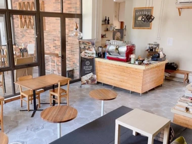 Nimna Book Cafe.