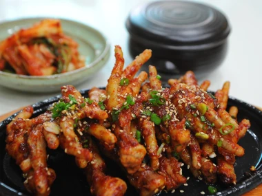 Ceker ayam.