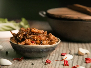 Ceker ayam.