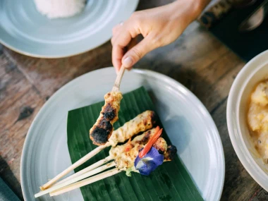 Sate buntel.